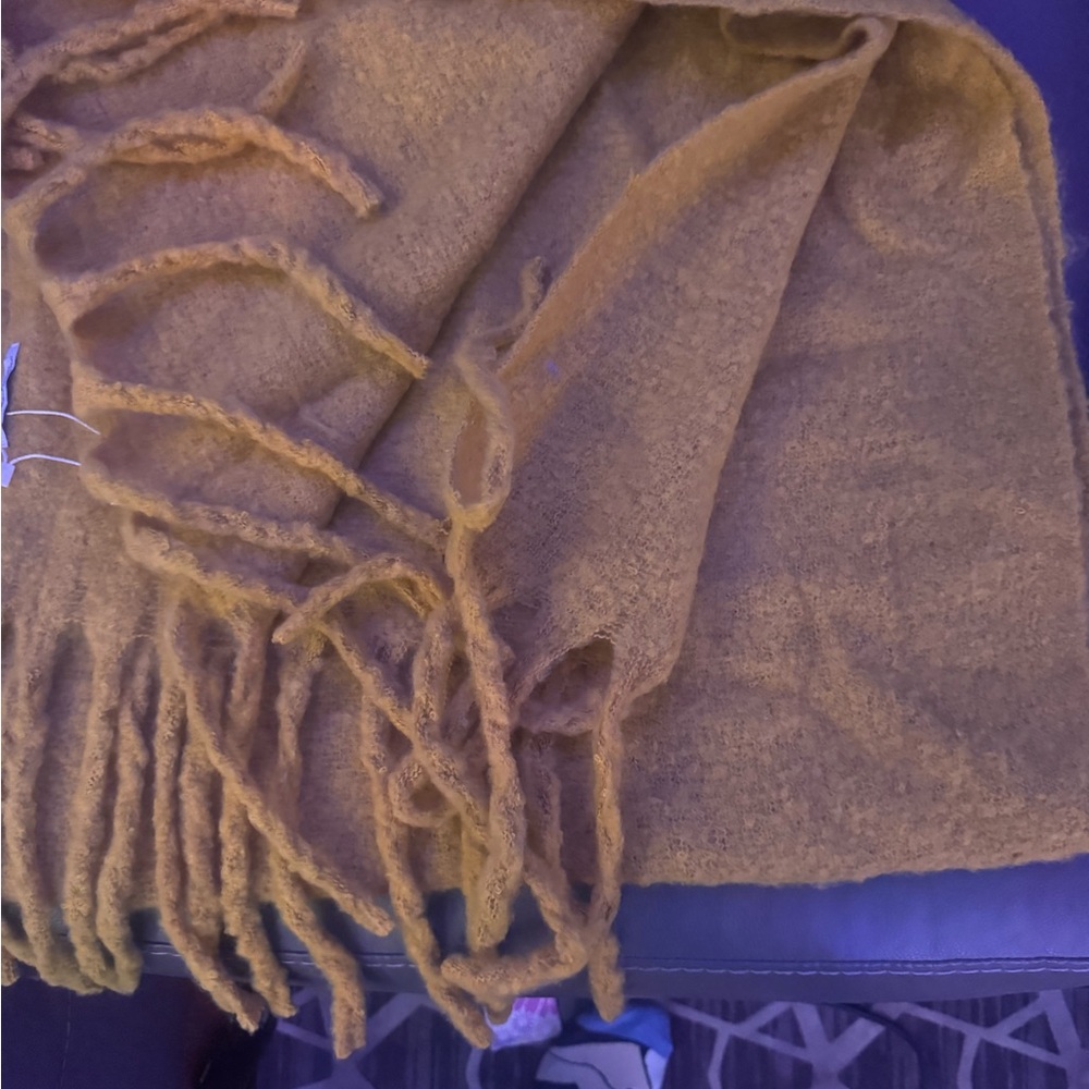 Wrap yourself in elegance with our long and luxurious wool scarf